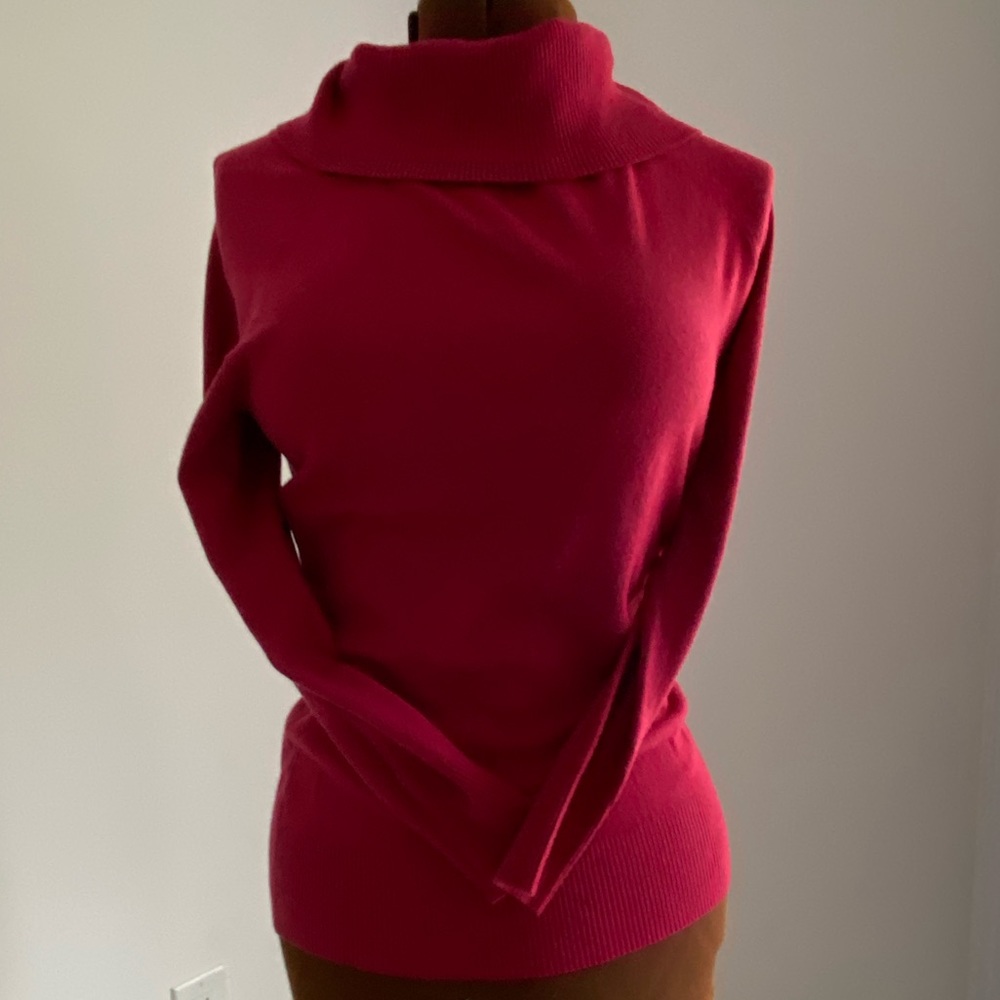 ❤️VILA MILANO❤️ Red scooped neck sweater in medium.